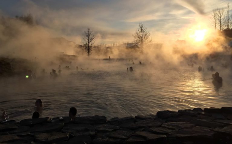 Secret lagoon Islandia