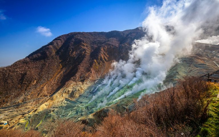 obszar-geotermalny-owakudani-hakone-japonia-gejzery